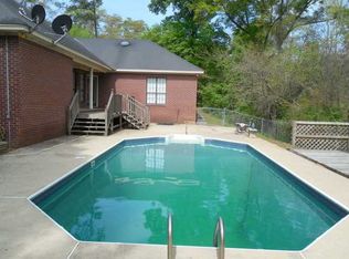 94 Rives Mill Loop, Deatsville, AL 36022