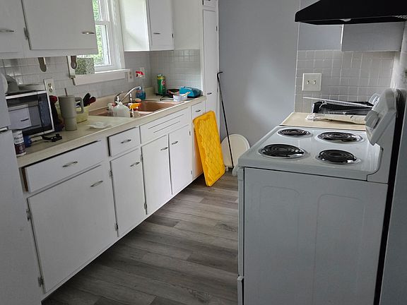 4th image of 586 N Carolina Ave