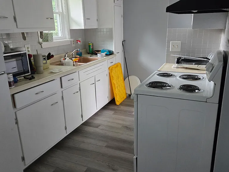 586 N Carolina Ave — Photo 4