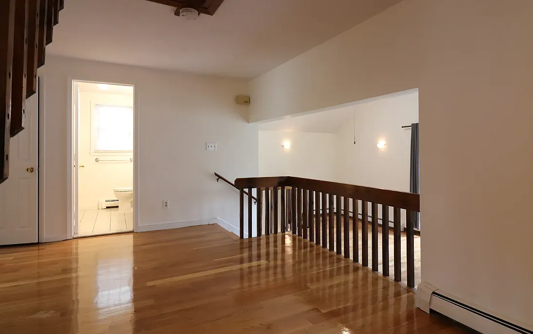 4 bed, 9999 sqft, $4,500 — Photo 1