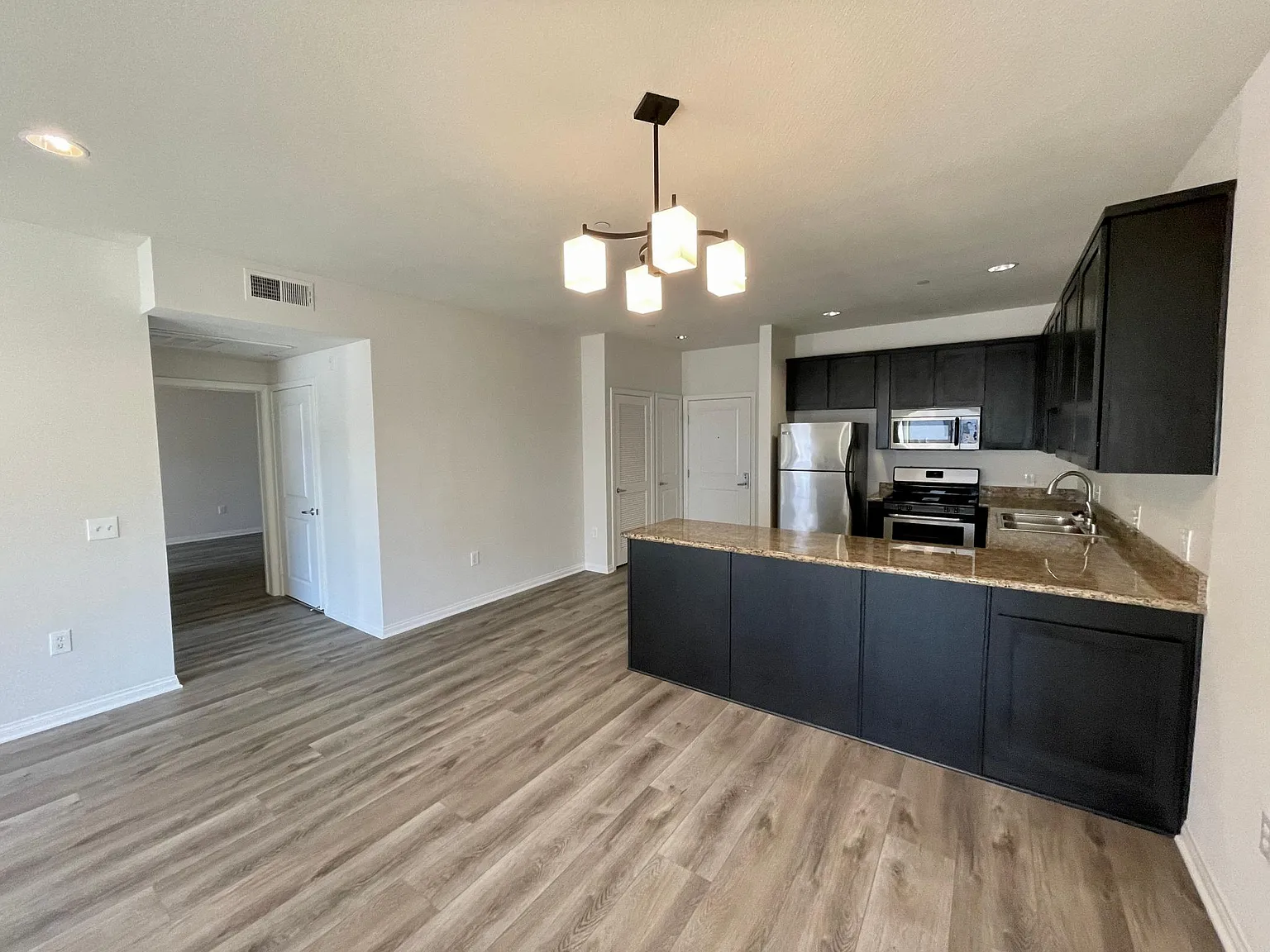 2 bed, 1100 sqft, $3,295 — Photo 3