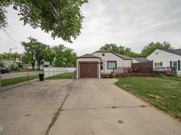 902 E Avenue F, Bismarck, ND 58501