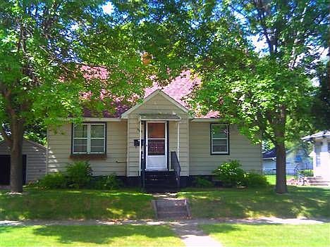 1st image of 909 12th Ave N