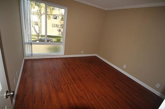 5th image of 1003 S Catalina Ave