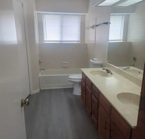 701 Brazos Dr — Photo 5