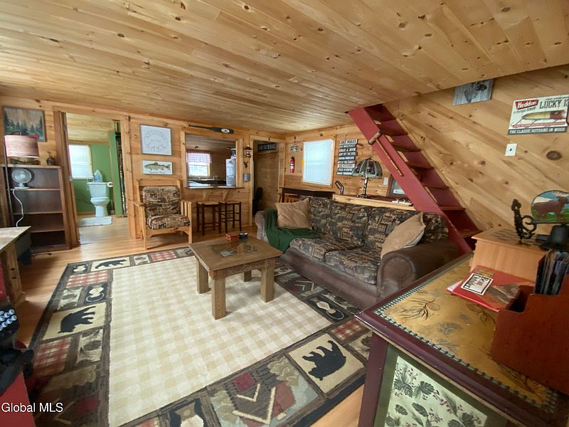 2nd image of 5268 Pillar Way