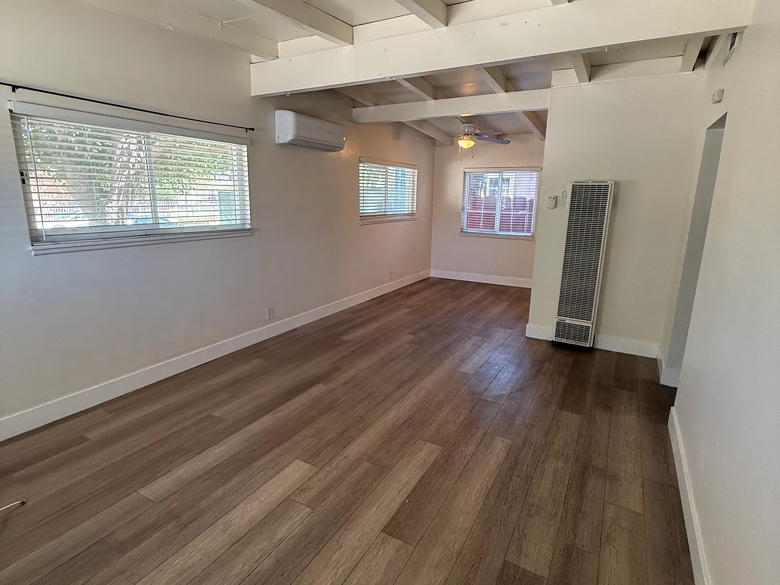 3 bed, 950 sqft, $2,300 — Photo 2