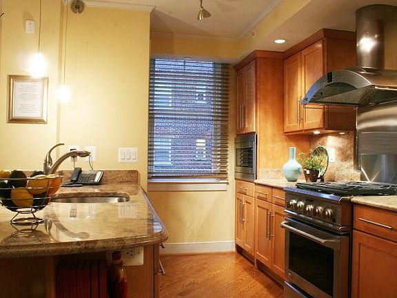 4th image of 1325 N Pierce St APT 102