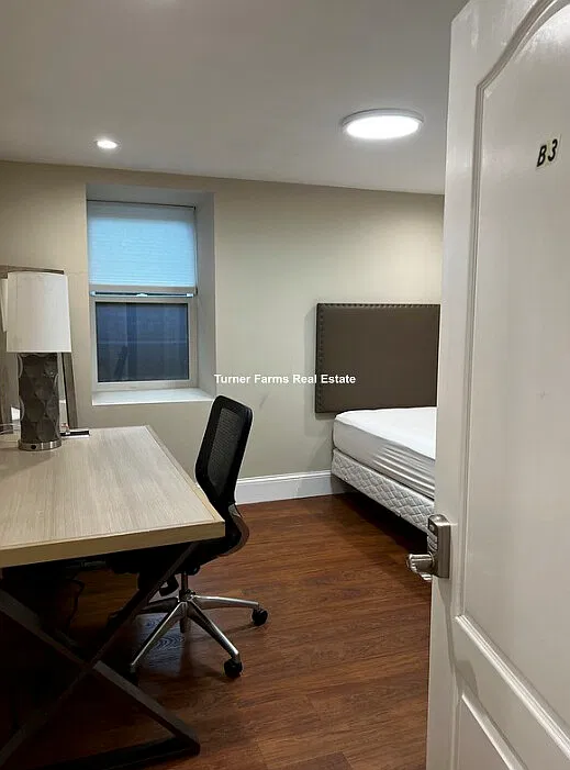 8 bed, 8.5 bath, 9999 sqft, $12,500 — Photo 2
