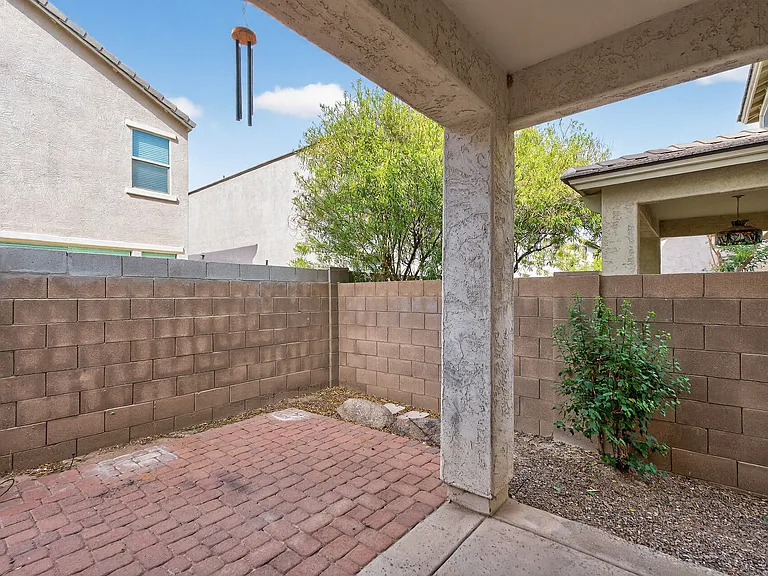 12034 W Polk St — Photo 24