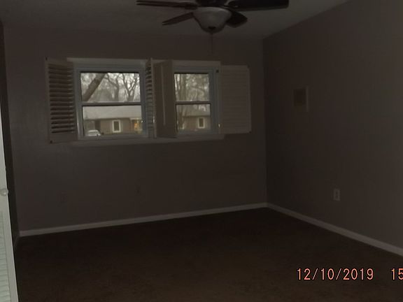 3rd image of 250 Robin Ln