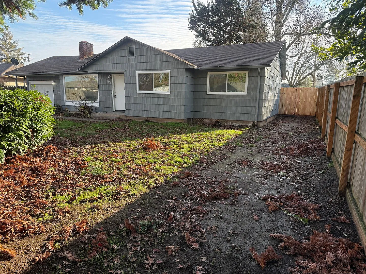 Updated 3 bedroom 1 bath home with large yard! — Photo 2