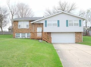 708 Curtis Ct, Eureka, IL 61530