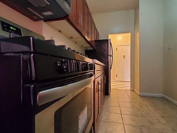 5th image of 78 Hawthorne St #13