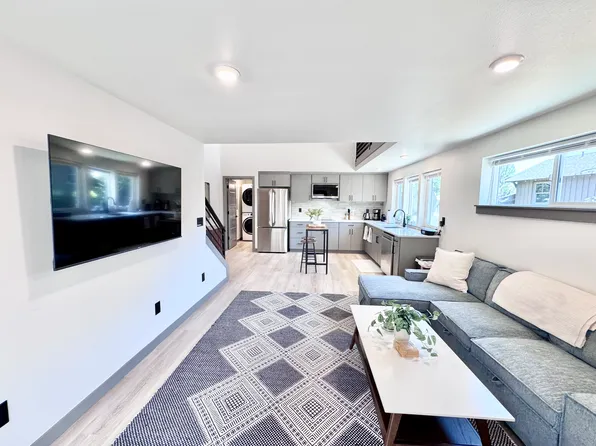 138 NW Hawthorne Ave #A, Bend, OR 97703