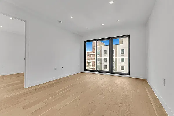 Living room, photo 1