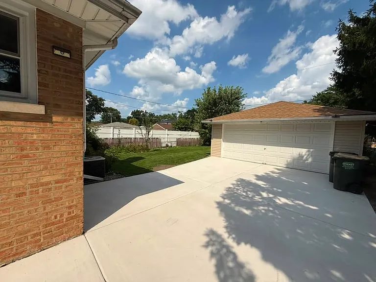 8447 N Oriole Ave — Photo 4