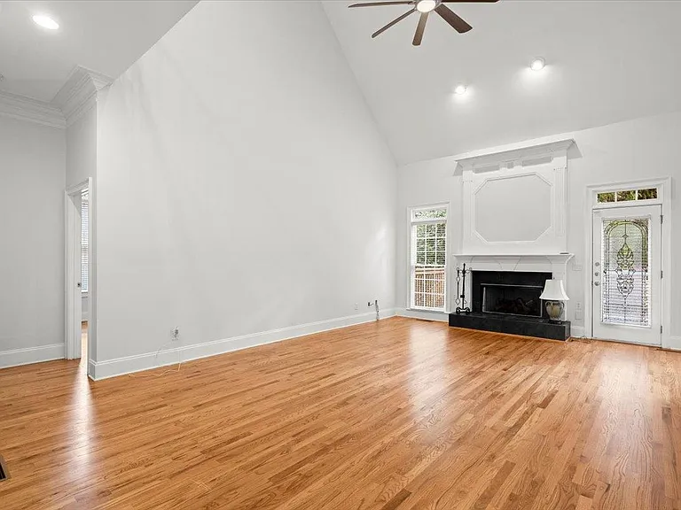 875 Wescott Ln — Photo 17