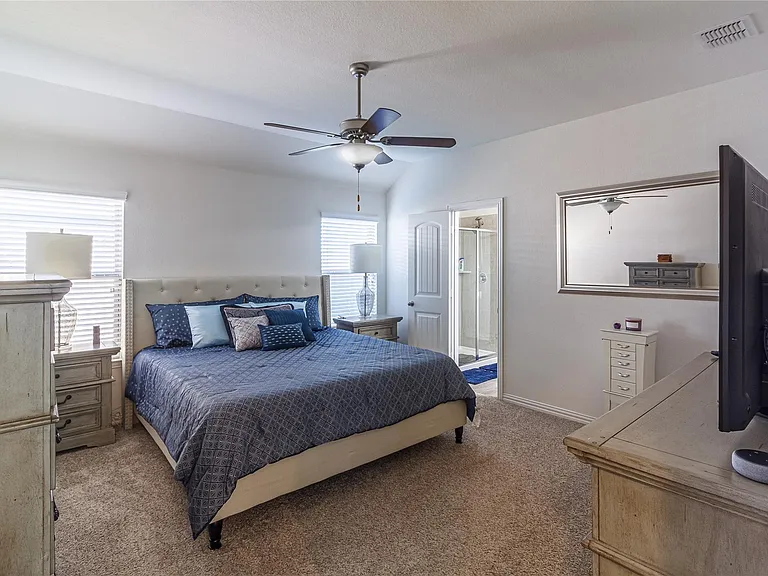 917 Rosewood St — Photo 10
