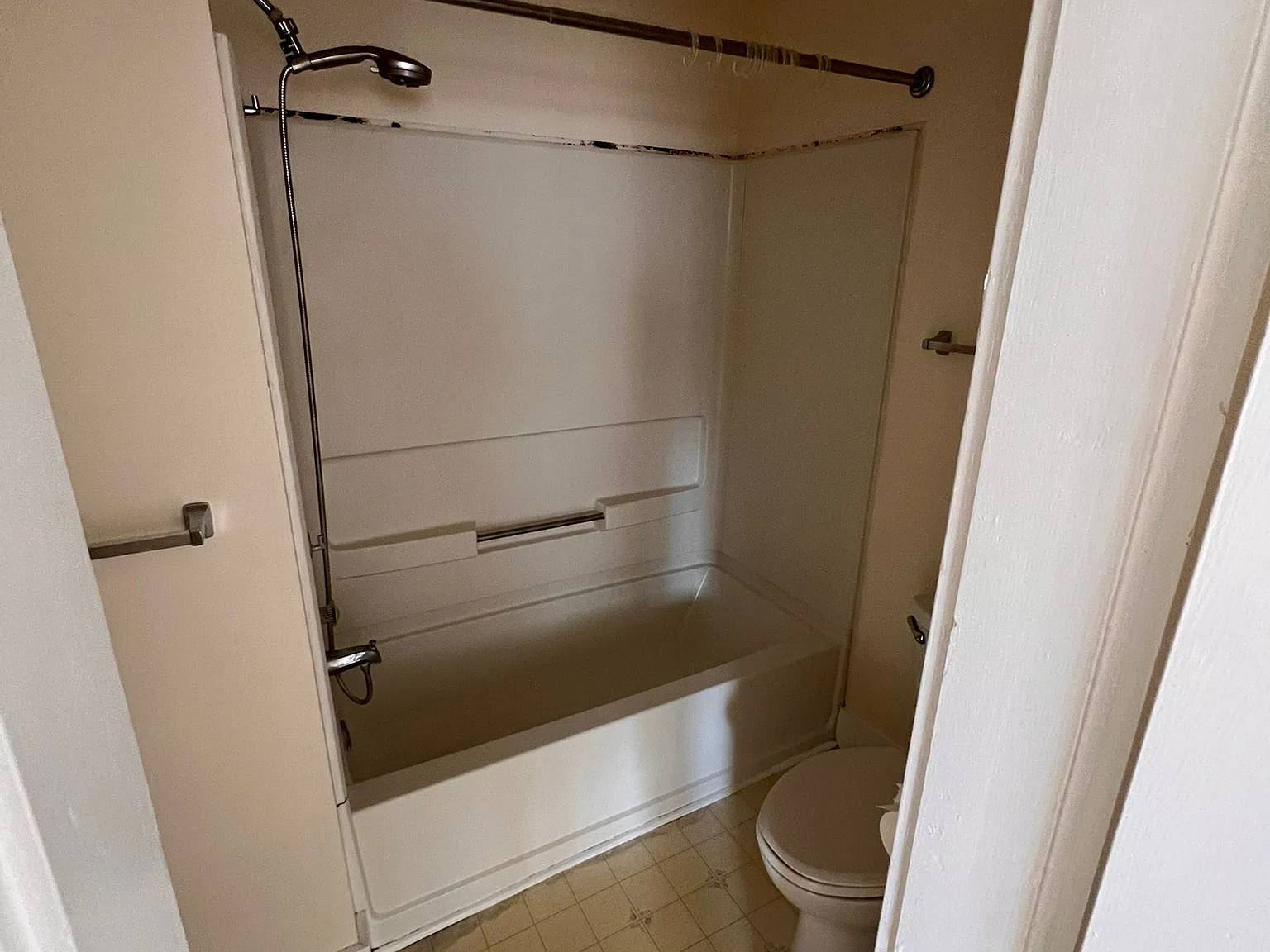 Studio, 650 sqft, $1,400 — Photo 3