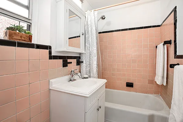 Sold by Warburg | media 30