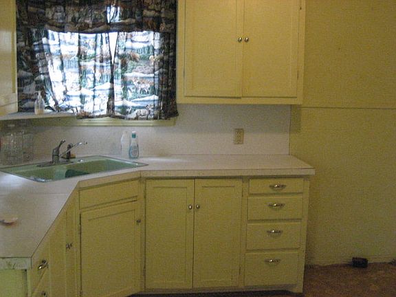 5th image of 221 Conet Dr