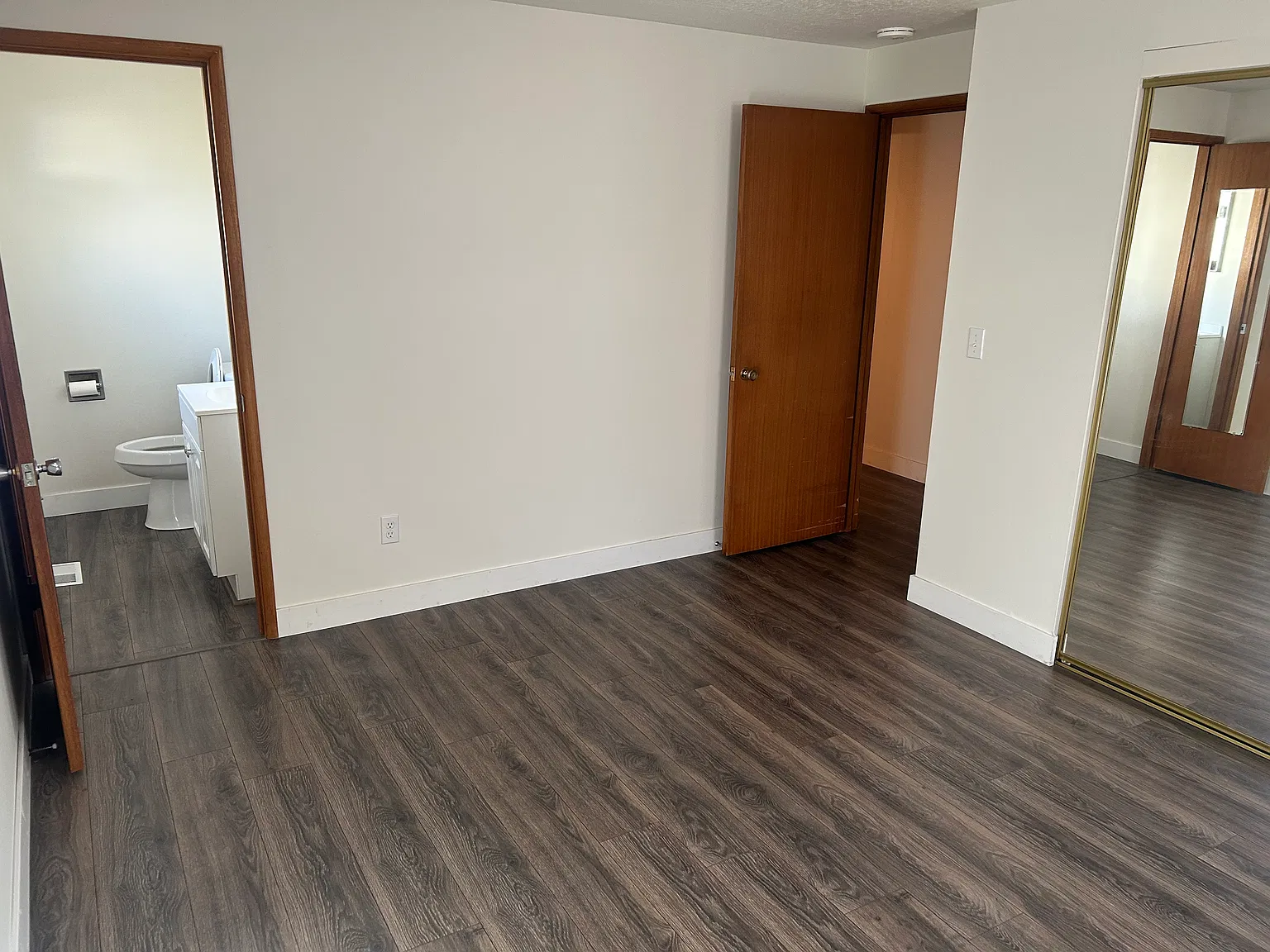 4 bed, 2.5 bath, 2100 sqft, $3,000 — Photo 3