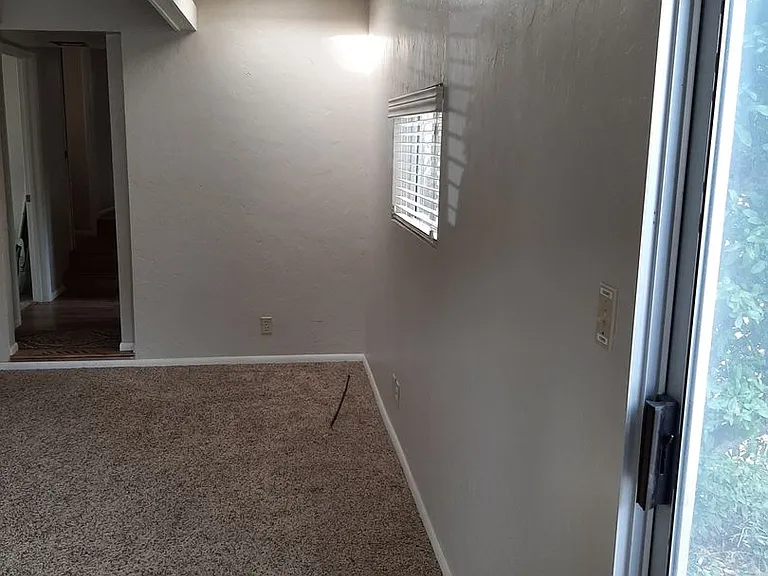 525 Oak St — Photo 17