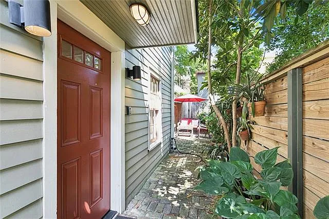 2 bed, 2.0 bath, 1100 sqft, $2,500 — Photo 2