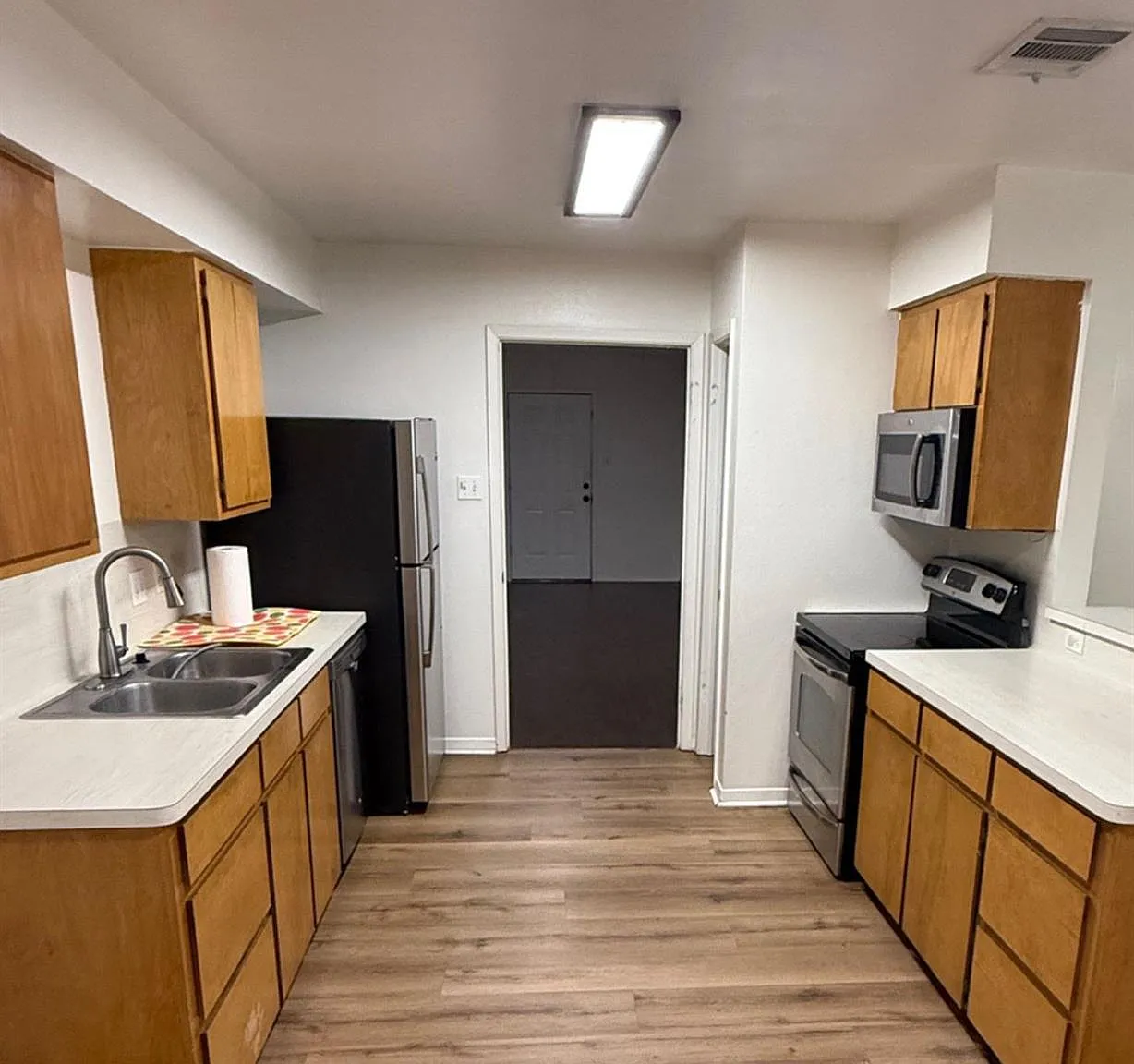 3 bed, 2.0 bath, 1400 sqft, $1,925 — Photo 4