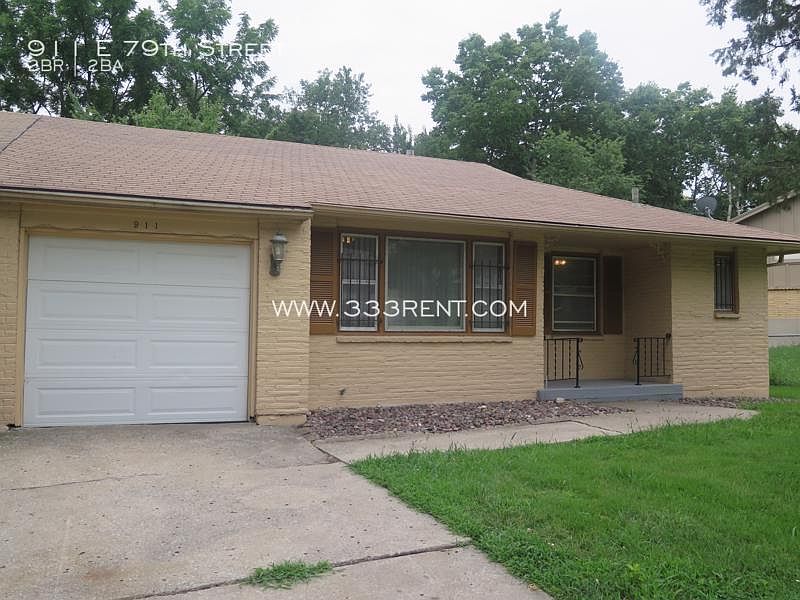1st image of 911 E 79th St