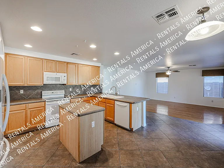 33251 N Symer Dr — Photo 6