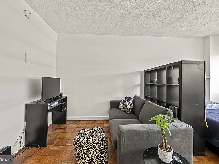 2141 I St NW #708 — Photo 6