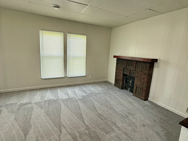 1010 Putnam Ave — Photo 7