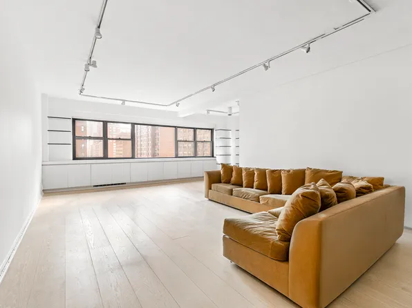 165 East 72nd Street image 2 of 11