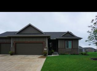 1407 E Splitwood Way St, Derby, KS 67037