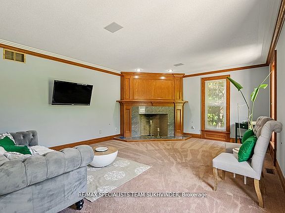 5th image of 891 Rosehill Rd