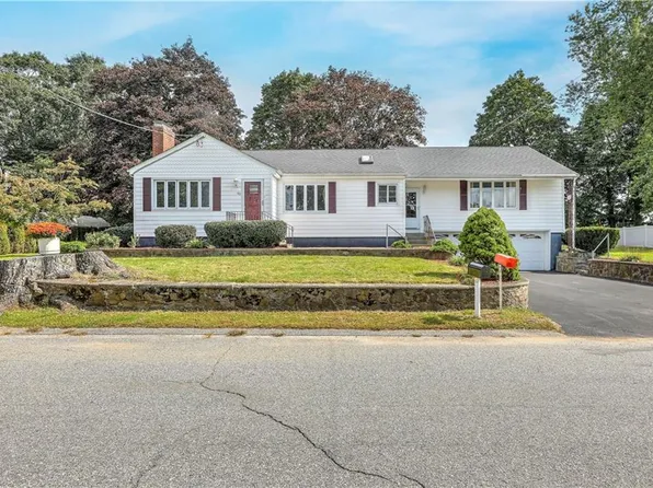 189 Iroquois Rd, Cumberland, RI 02864