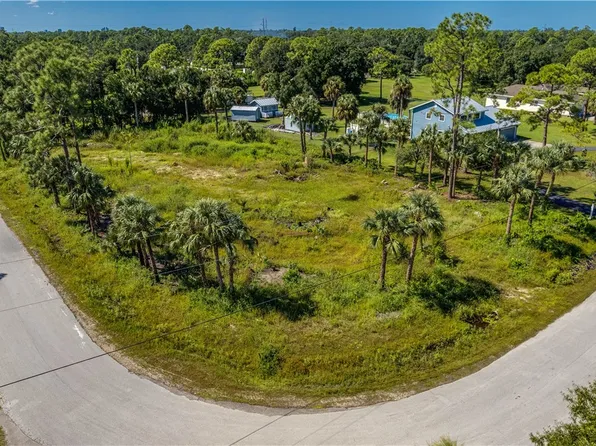 6860 Slater Pines Dr, North Fort Myers, FL 33917