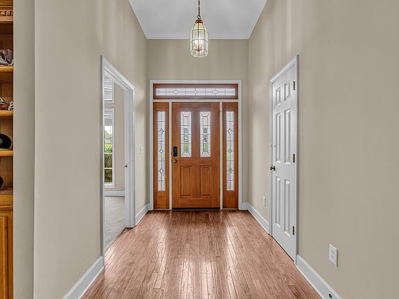 4th image of 204 Lavender Ln