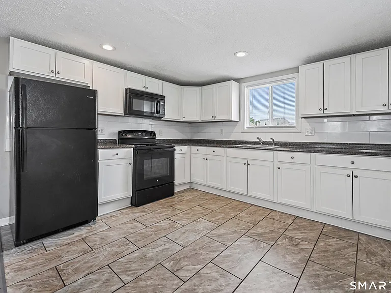 21 Hawkins St #3 — Photo 6