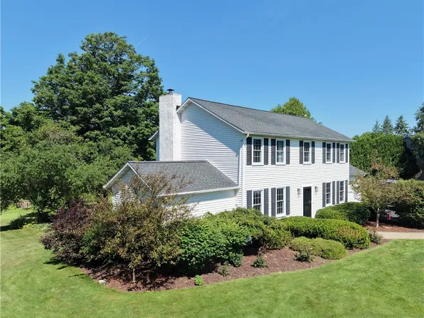 5875 Fieldstone Dr, Cazenovia, NY 13035