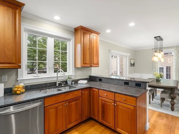 415 Belmont St Unit 415, Belmont, MA 02478