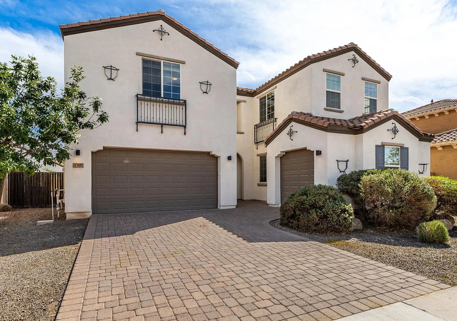 5 bed, 4.5 bath, 4502 sqft, $4,500 — Photo 3