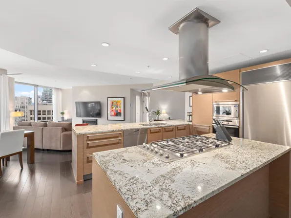 1111 W Alberni St #2601, Vancouver, BC V6E 4V2