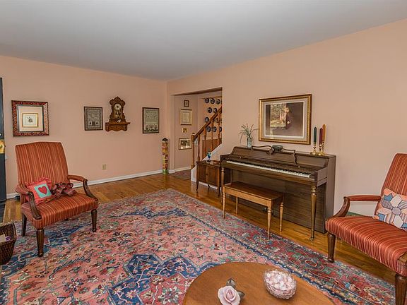 4th image of 44 Creekwood Sq #44