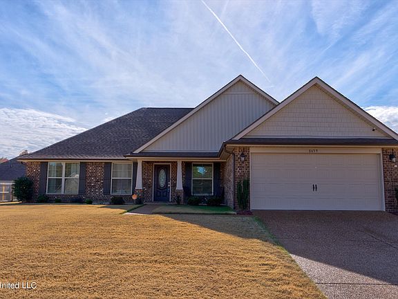 2nd image of 8659 Courtly Cir N
