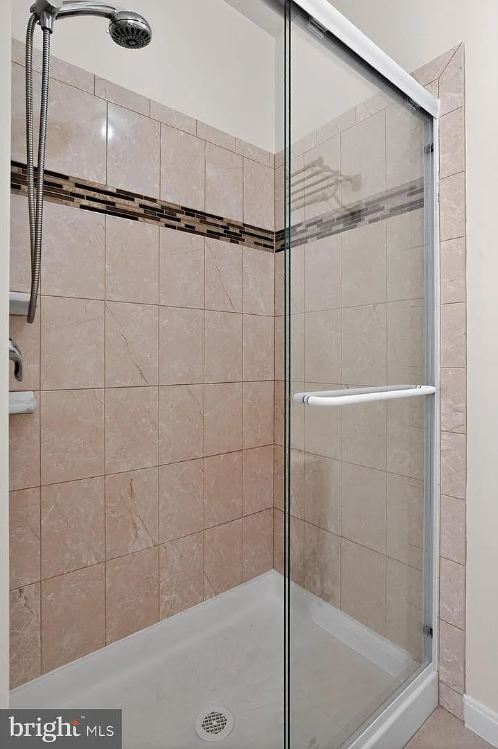 4 bed, 3.5 bath, 2234 sqft, $3,095 — Photo 2
