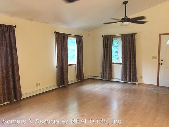 3rd image of 1555 Faye Ln