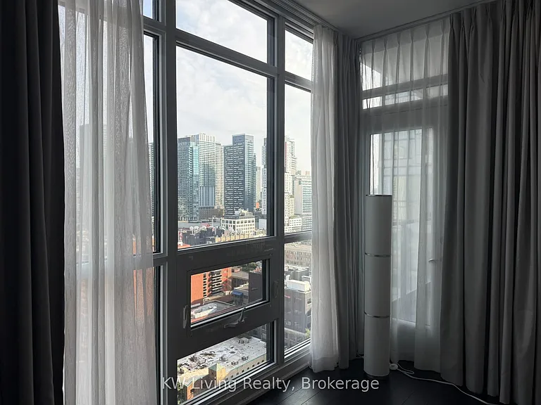210 Simcoe St #2009 — Photo 5